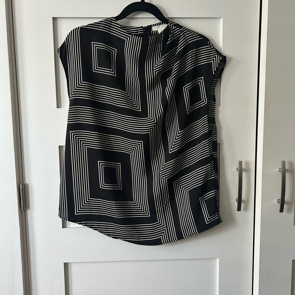 H&M Black and White Graphic Blouse